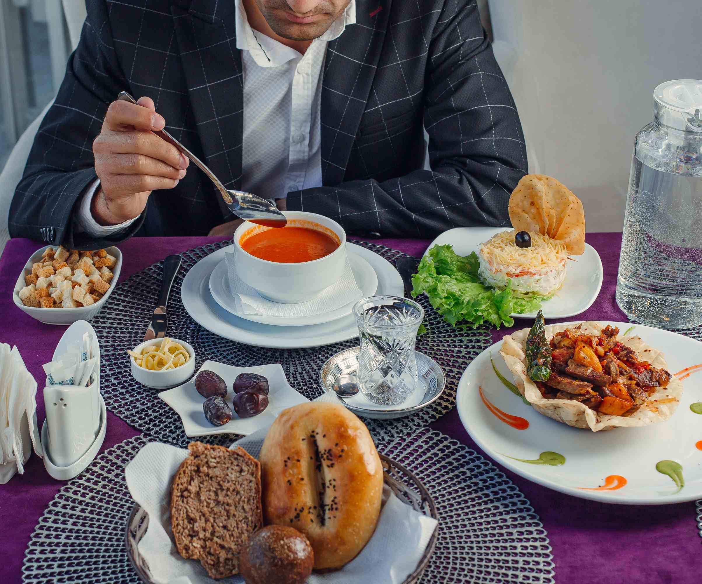 How to Enjoy Best Business Lunch in Dubai Without Overspending Money